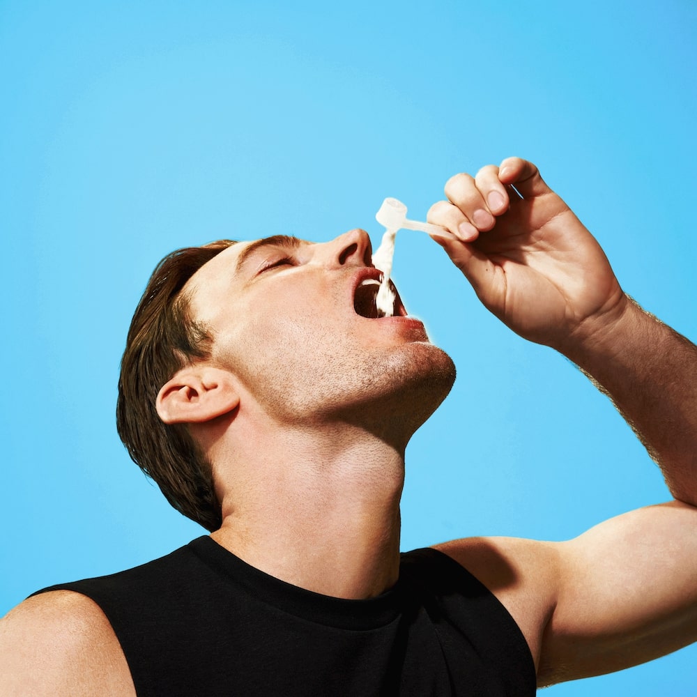 A man dry scooping unflavored armra